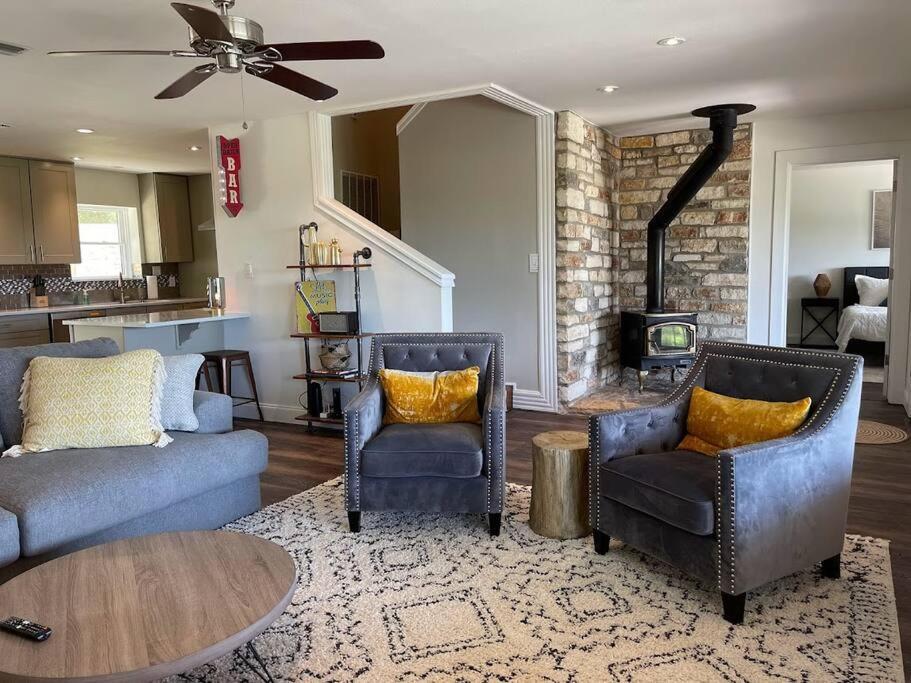Lakeview Bungalow-Access To Lake, Pool, Gym, &Park Lago Vista エクステリア 写真