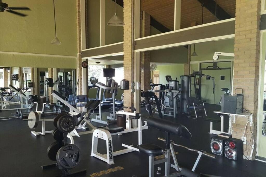 Lakeview Bungalow-Access To Lake, Pool, Gym, &Park Lago Vista エクステリア 写真