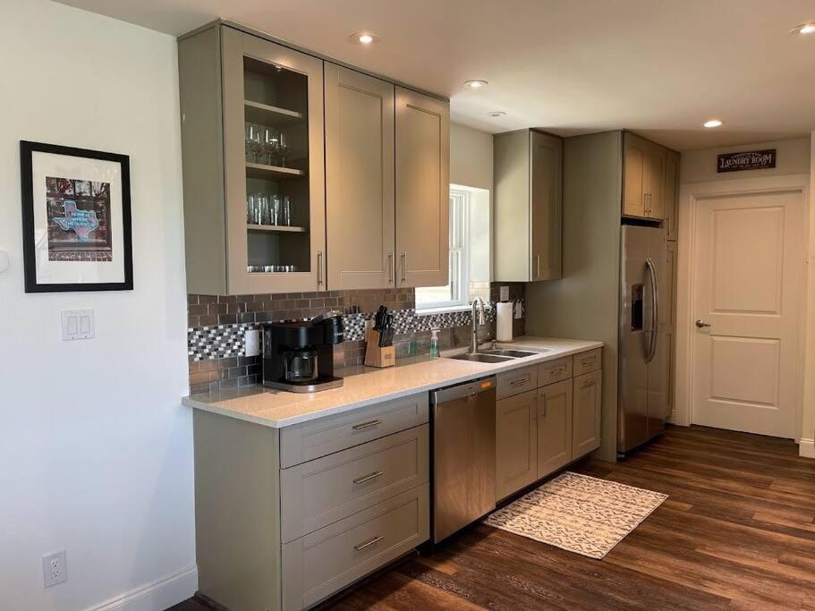 Lakeview Bungalow-Access To Lake, Pool, Gym, &Park Lago Vista エクステリア 写真