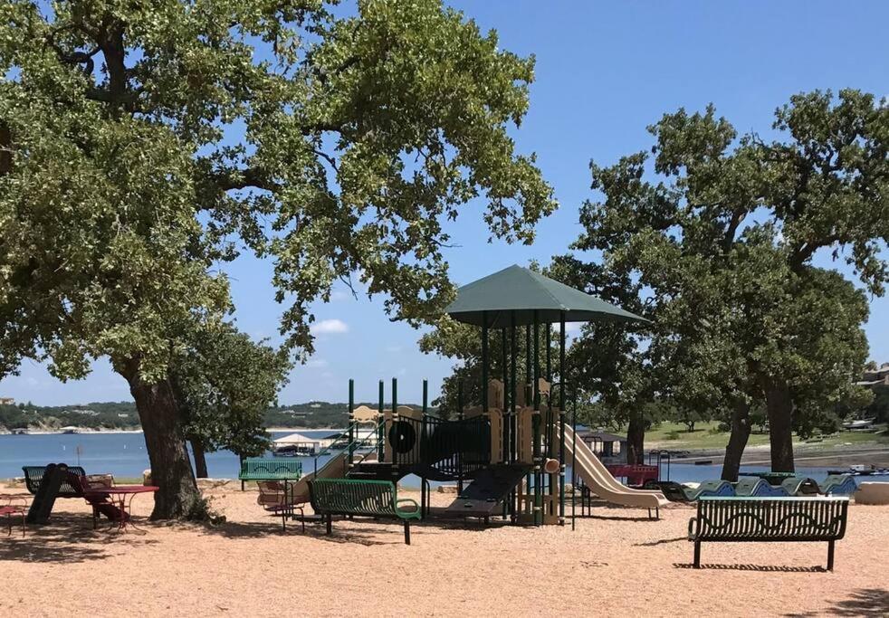 Lakeview Bungalow-Access To Lake, Pool, Gym, &Park Lago Vista エクステリア 写真