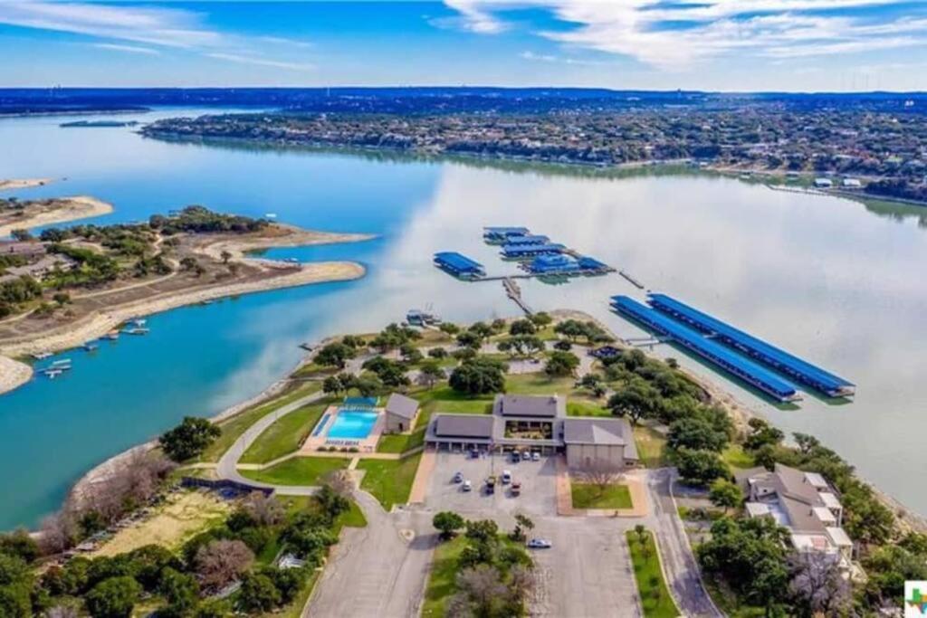 Lakeview Bungalow-Access To Lake, Pool, Gym, &Park Lago Vista エクステリア 写真